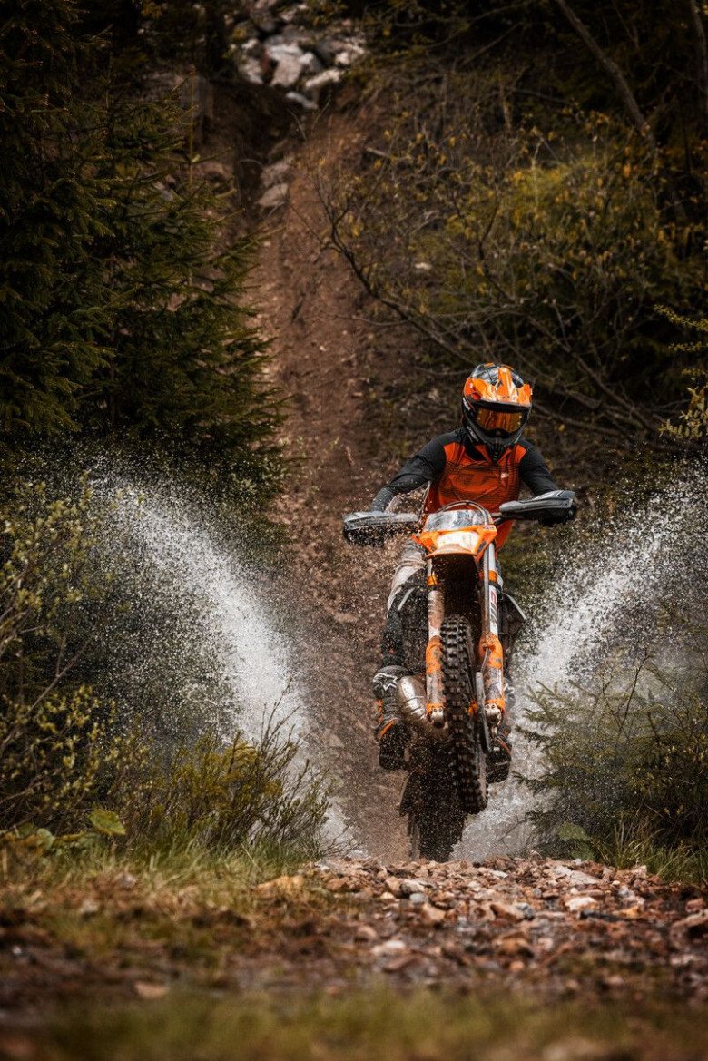 The Evolution of Fuel Injection in Two-Stroke Engines: Improving Performance and Rideability