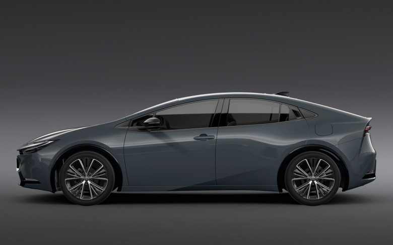 Which automaker produced the first mass-market hybrid electric car, the Prius?