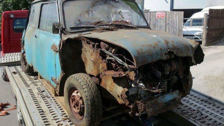 This Rotted 1965 Mini Cooper S Makes £20,000 At Auction