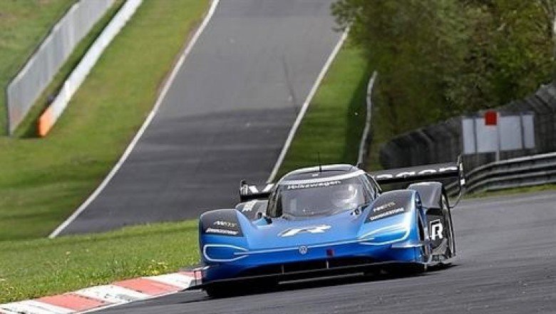 VOLKSWAGEN ID. R COMPLETES ITS FIRST TEST ON THE NORDSCHLEIFE