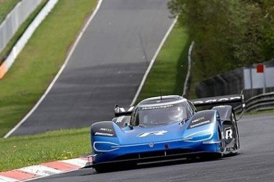 VOLKSWAGEN ID. R COMPLETES ITS FIRST TEST ON THE NORDSCHLEIFE