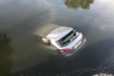 Important Safety Tips: Escaping a Submerged Car