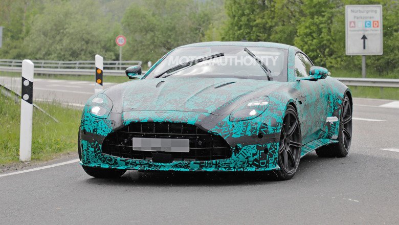 2024 Aston Martin Vantage spy shots and video