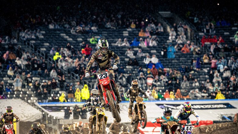 Everything You Need to Know About Supercross, Dirt-Bike Racing Turned Up to 11