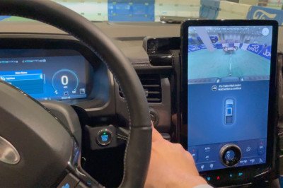 Ford's AI-powered tech lets pickups pull up to trailers by themselves