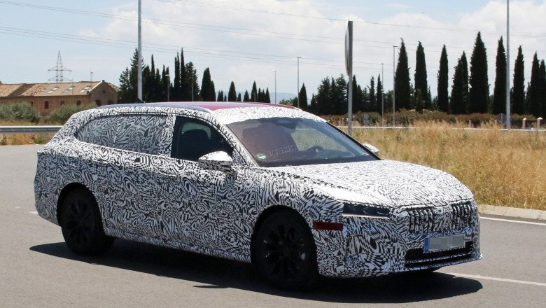 New Skoda Superb Estate boots up: latest spyshots