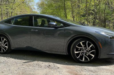 Review: The 2023 Toyota Prius Prime is a sleek, solar-powered hybrid