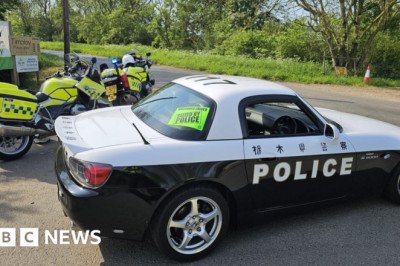 Northamptonshire police pull over 'Japanese' police car