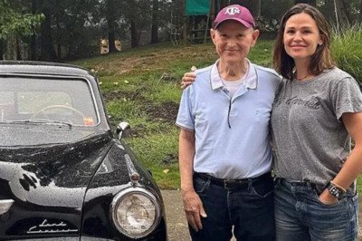 Jennifer Garner surprises dad with gift from 1948 ahead of his birthday