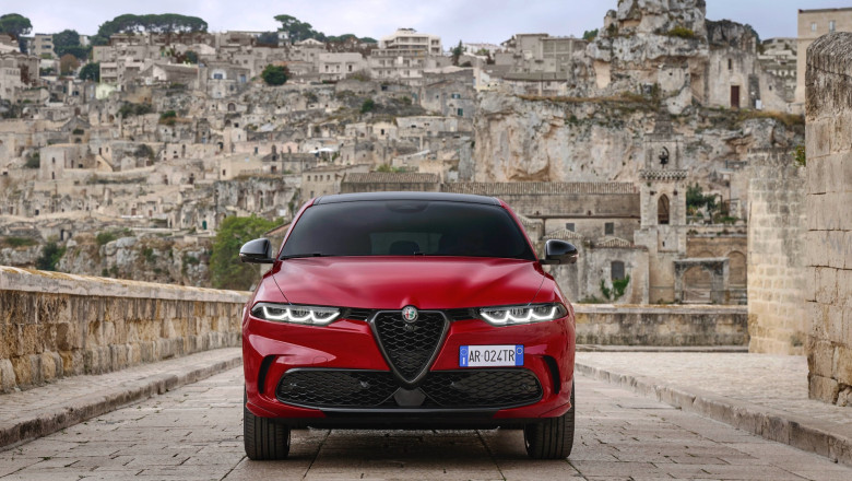 2025 Alfa Romeo Tonale lineup condenses