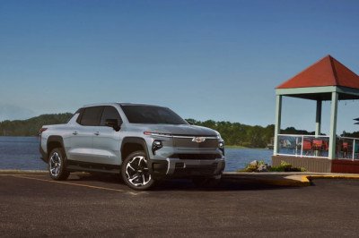 2025 Chevrolet Silverado EV ups range to 492 miles, costs $57,095