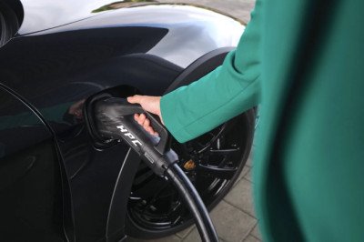 These US states come up short on public chargers per EV