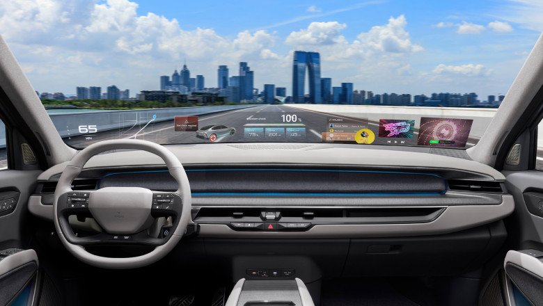 Hyundai wants to turn windshields into holographic displays