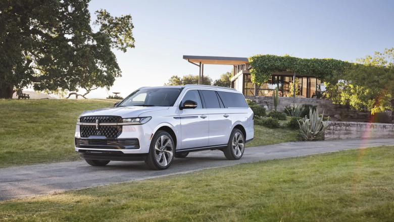 2025 Lincoln Navigator wants you to calm down for $101,990