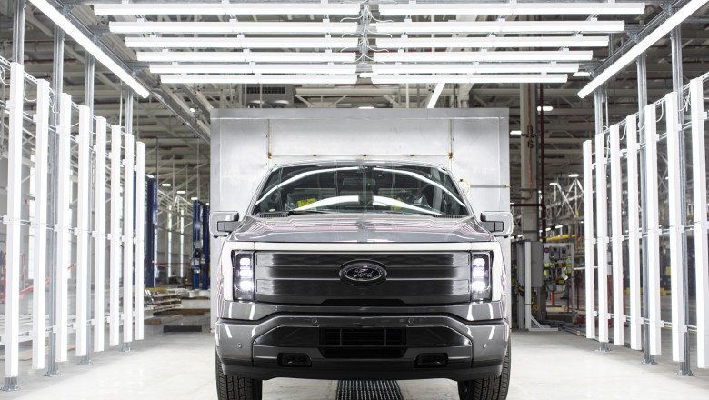 Ford pausing F-150 Lighting electric truck production for six weeks