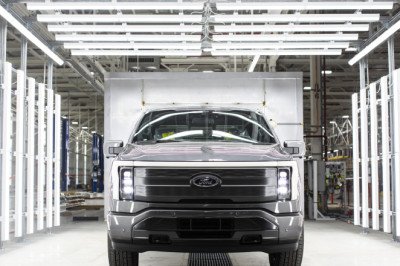 Ford pausing F-150 Lighting electric truck production for six weeks