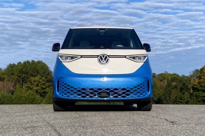 Review: 2025 VW ID.Buzz cues nostalgia in a leading-edge EV