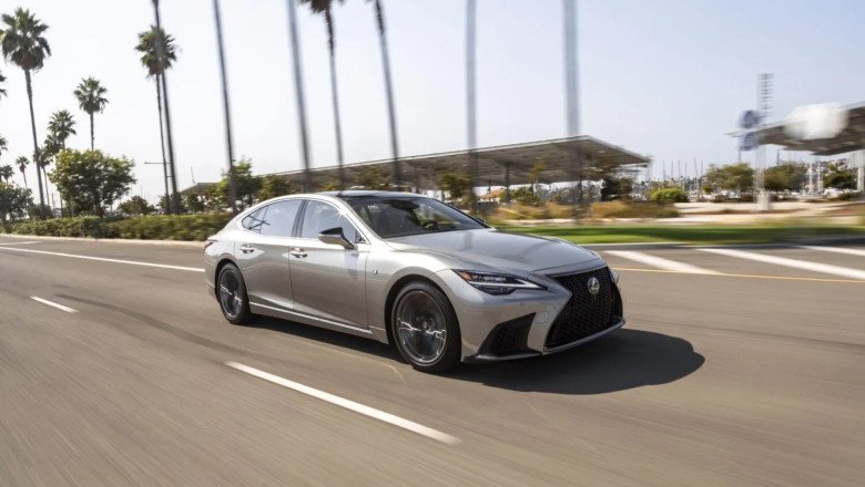 2025 Lexus LS 500h hybrid sees $1,000 price increase