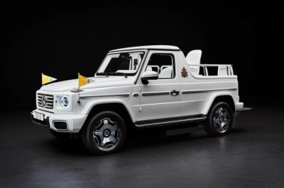 Mercedes-Benz gives Pope Francis the first electric Popemobile