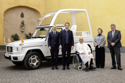 Electric Mercedes-Benz G-Class serves as latest Popemobile
