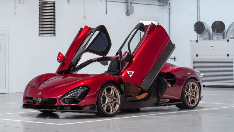 Alfa Romeo builds first customer example of modern 33 Stradale