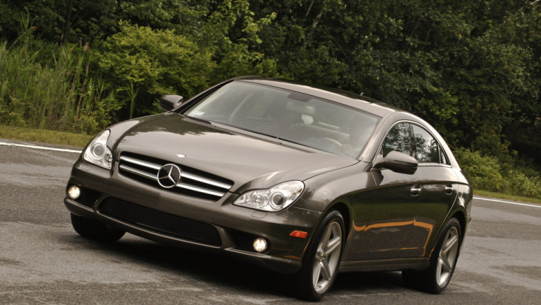 Mercedes-Benz recalls 33,456 vehicles due to detaching sunroofs