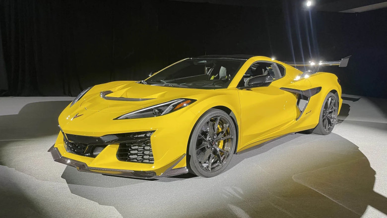 First retail 2025 Chevy Corvette ZR1 heads to auction