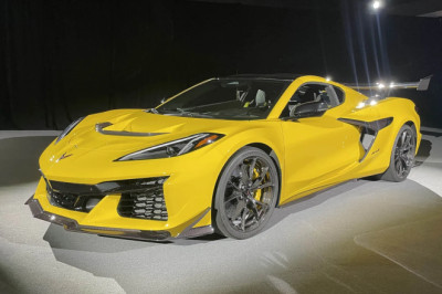 First retail 2025 Chevy Corvette ZR1 heads to auction