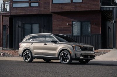2025 Kia Sorento PHEV promptly recalled for fuel leak, possible fire