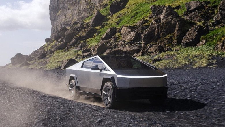 Tesla's Latest Update Reportedly Cripples Some Cybertrucks