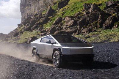 Tesla's Latest Update Reportedly Cripples Some Cybertrucks