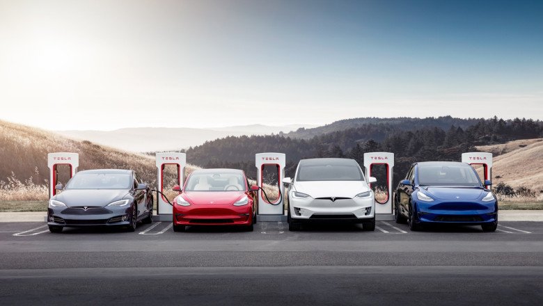 Feds investigating 2.6M Teslas over Smart Summon remote driving feature