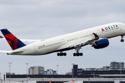 Gambling On Your Delta Flight Is A Terrible Idea Your Degenerate Friends Will Love