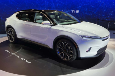 Chrysler halts development of electric crossover planned for 2025