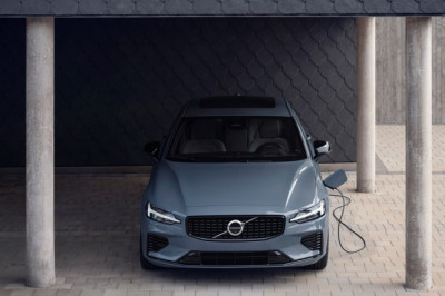 Nearly 7,500 Volvo Plug-In Hybrid Owners Told Not To Plug In Due To Fire Risk