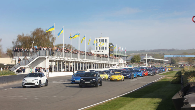 Historic parade of 70 Alpine cars kick-starts 82nd Goodwood Members' Meeting