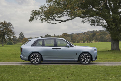 Rolls-Royce presents Black Badge Cullinan Daisy: inspired by one client’s remarkable path