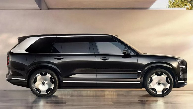 Zeekr 9X is a Chinese SUV that looks like a Rolls-Royce Cullinan but at a fraction of the price