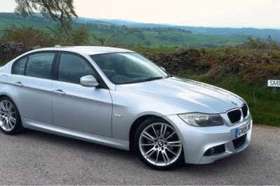 Used car dealer shares feature-packed luxury performance saloon for £1,500