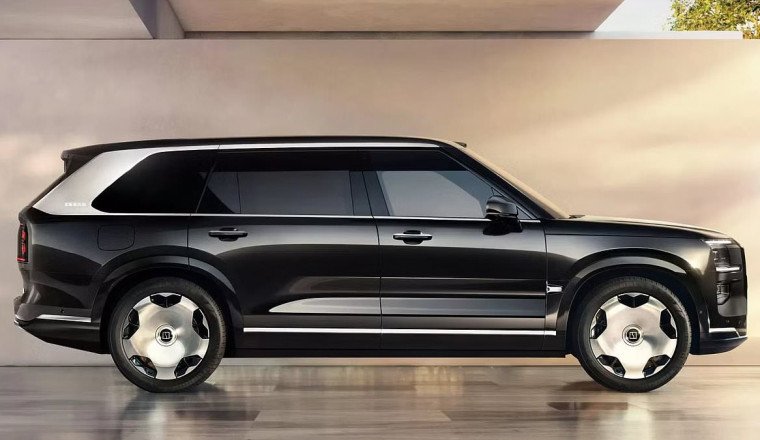 The Chinese SUV that looks like a £300,000 Rolls-Royce Cullinan... but at a fraction of the price