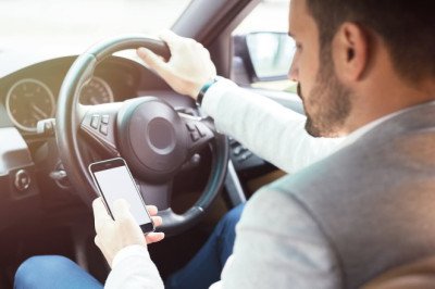 Nine in 10 drivers unable to complete a car journey without touching their phone