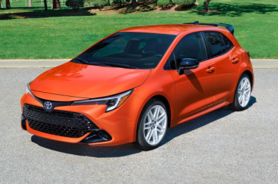 This Toyota Corolla Proves White Wheels Are Just Cooler