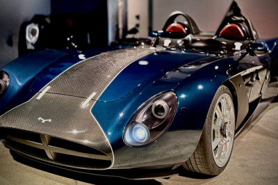 Automobili Mignatta Rina evokes 60s V8 roadsters