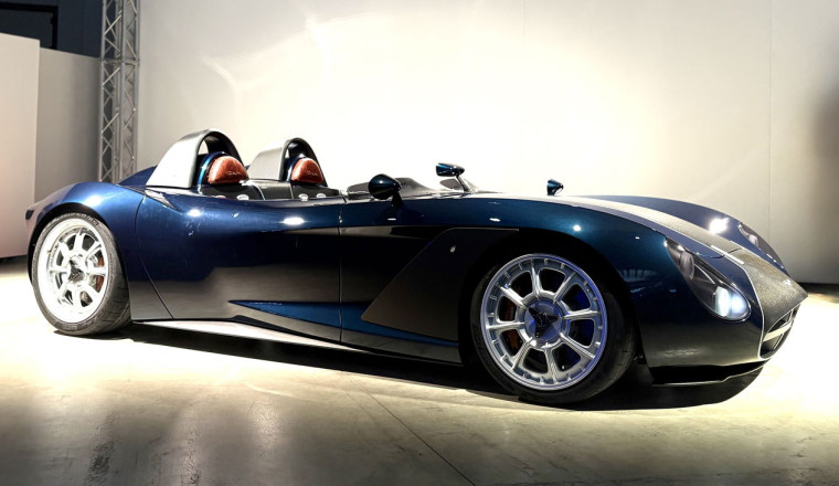 The AM Rina Is A ’60s Throwback With A V8 Heart And A Gated Manual