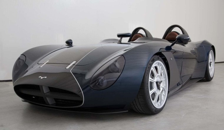 Of Course This Retro Italian Roadster Has a Cigarette Lighter