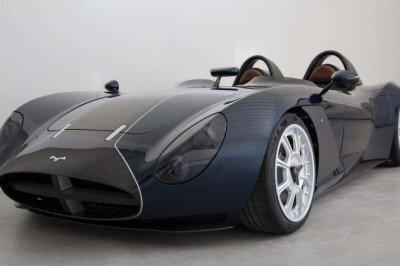 Of Course This Retro Italian Roadster Has a Cigarette Lighter