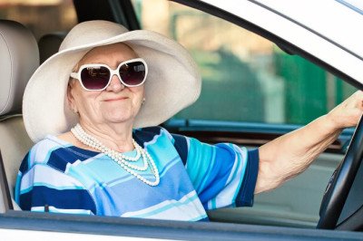 Time for older drivers to have regular eye tests? Crash data suggests so...