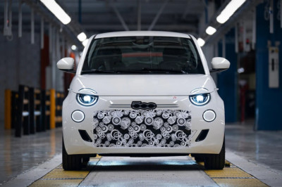 New Fiat 500 Hybrid Will Have A Manual (In Europe, At Least)