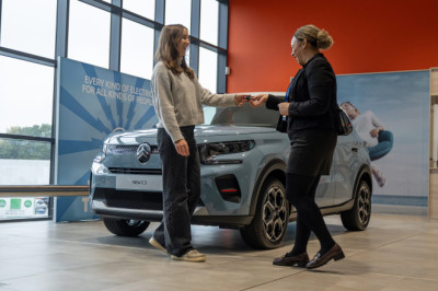 Almost half of women say car sales are aimed at men