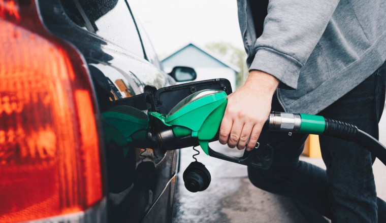 Petrol station warning as drivers told to 'never' let fuel go below this level